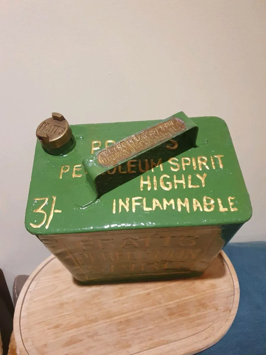 Vintage pratts  2 gal oil can - Image 4
