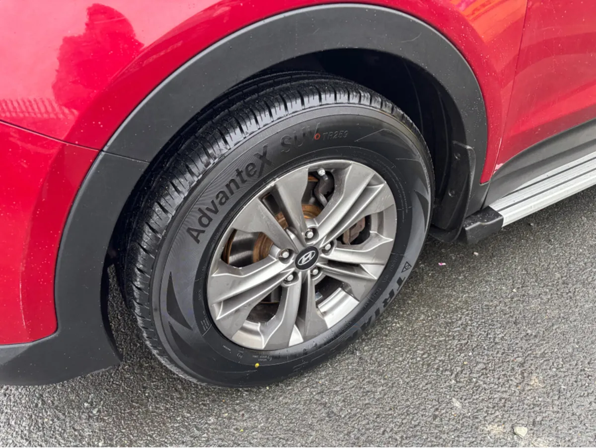 Hyundai Santa Fe 2WD COMFORT 4DR 7 seater - Image 2