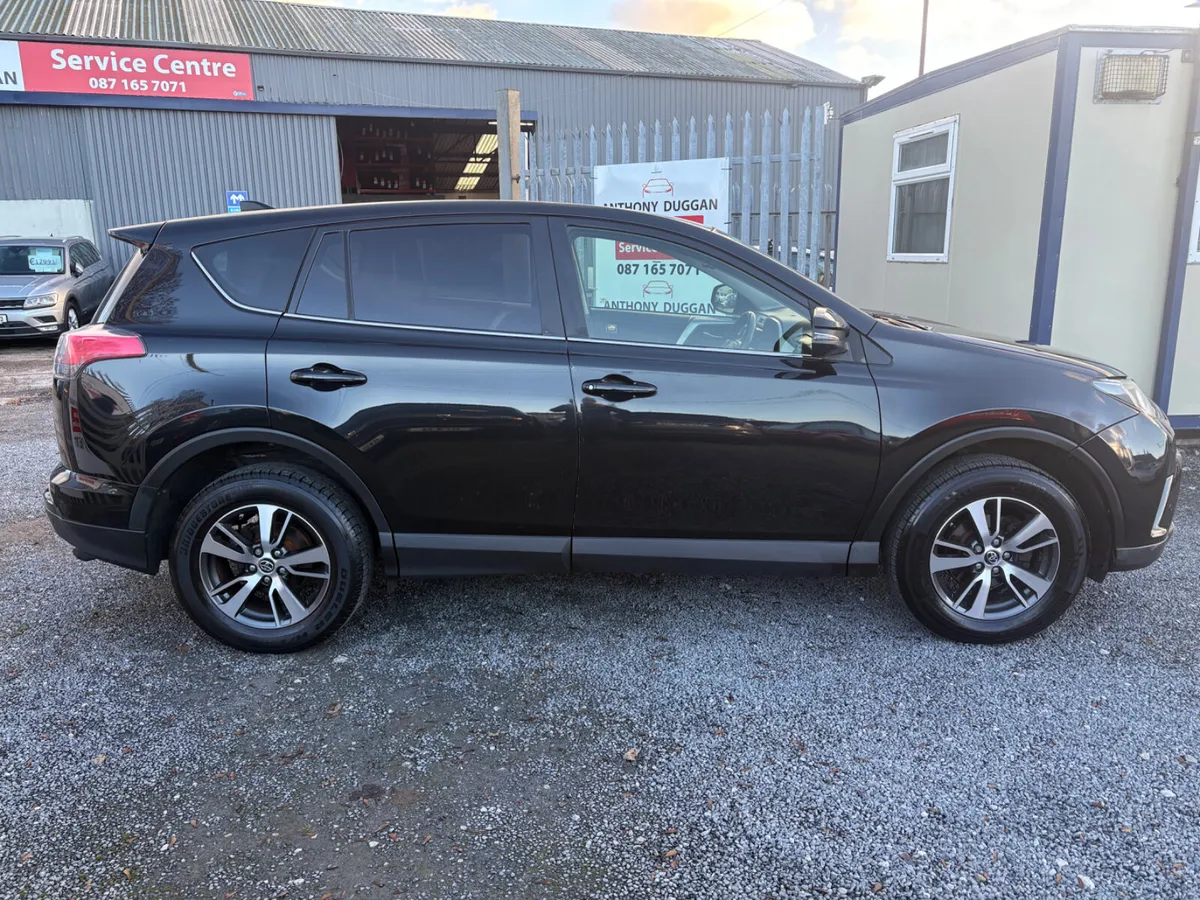172 Toyota RAV4 2.0D4D Luna - Image 2