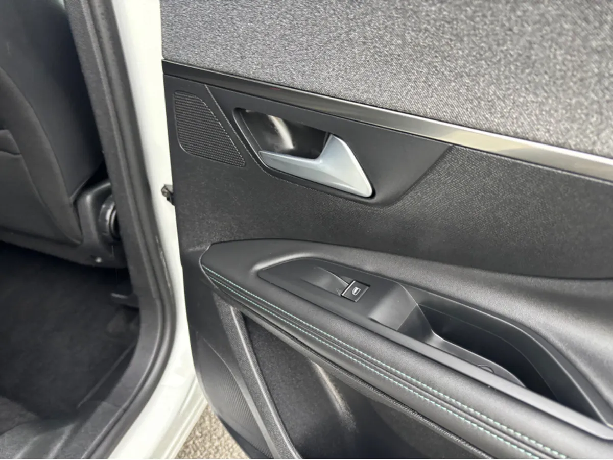 Peugeot 3008 FL ALLURE 1.5 HDI 130 AUTO 6.4 - Image 3