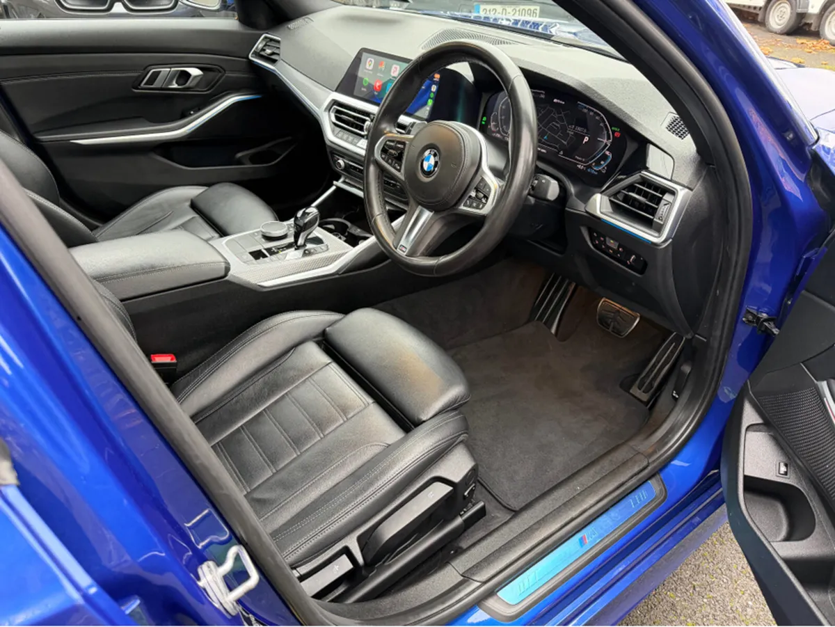 BMW 3-Series 330e M SPORT//LOW MILEAGE//FULL BMW S - Image 4