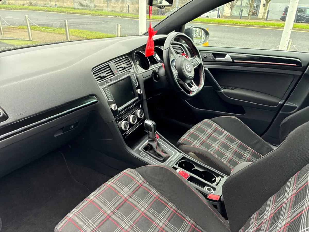 Volkswagen Golf 2.0L Petrol Automatic *Tartan Seat - Image 3