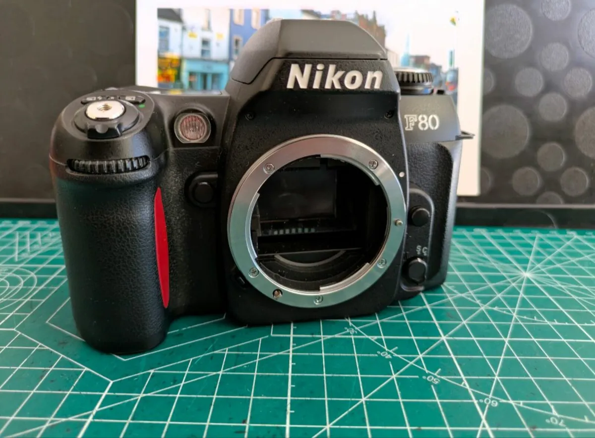 🎞️ Nikon F80 Autofocus film SLR camera, body only - Image 1