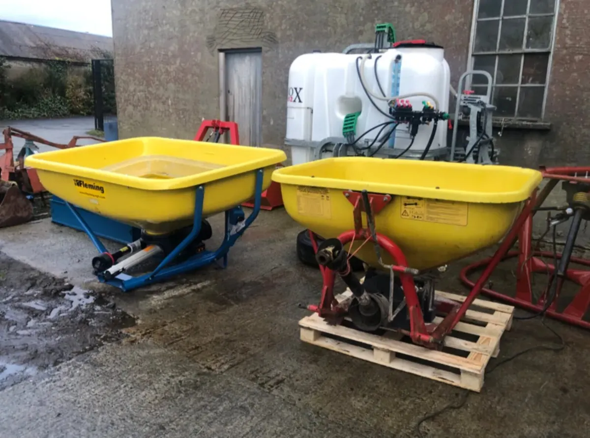 Fleming wagtail fertiliser spreaders - Image 2