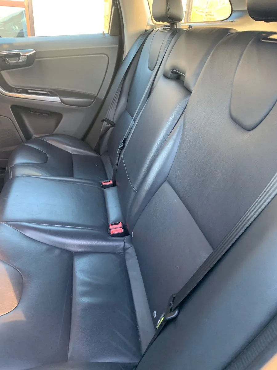 Volvo XC60 2017 - Image 2
