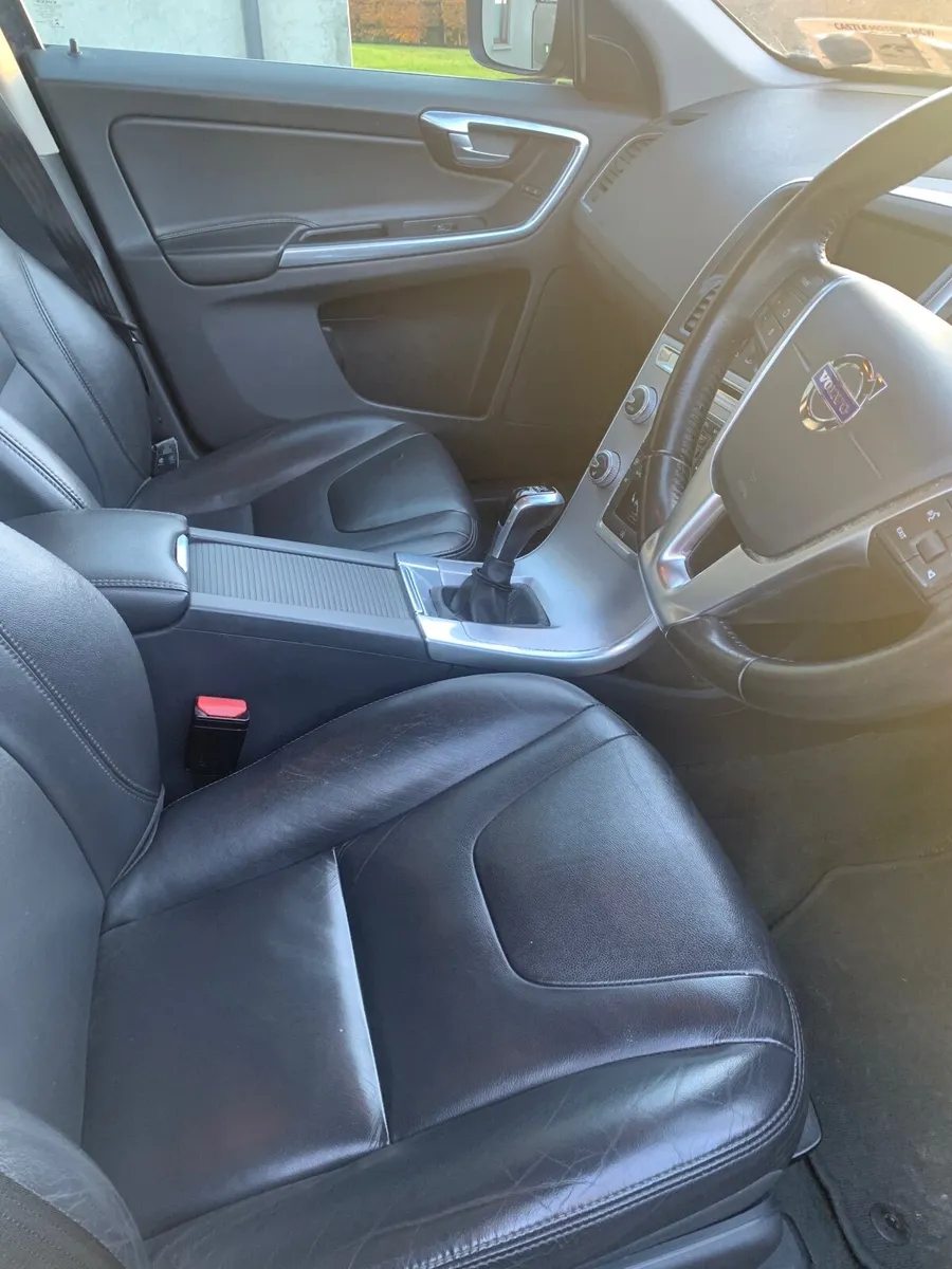 Volvo XC60 2017 - Image 4