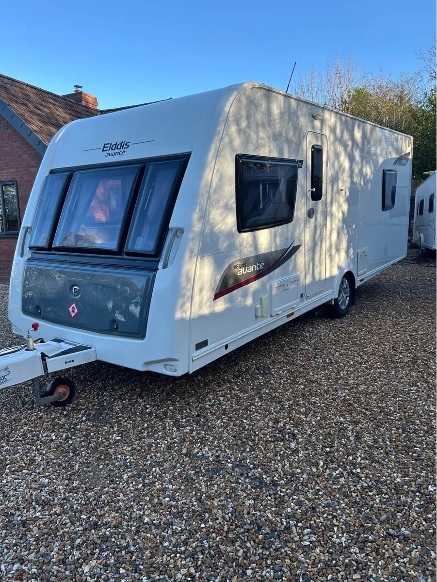 2015 Elddis Avante 550 island bed - Image 2