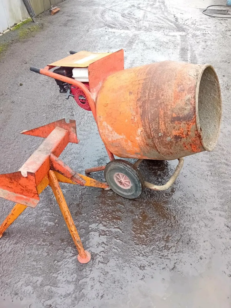 Bell Petrol Cement Mixer - Image 1