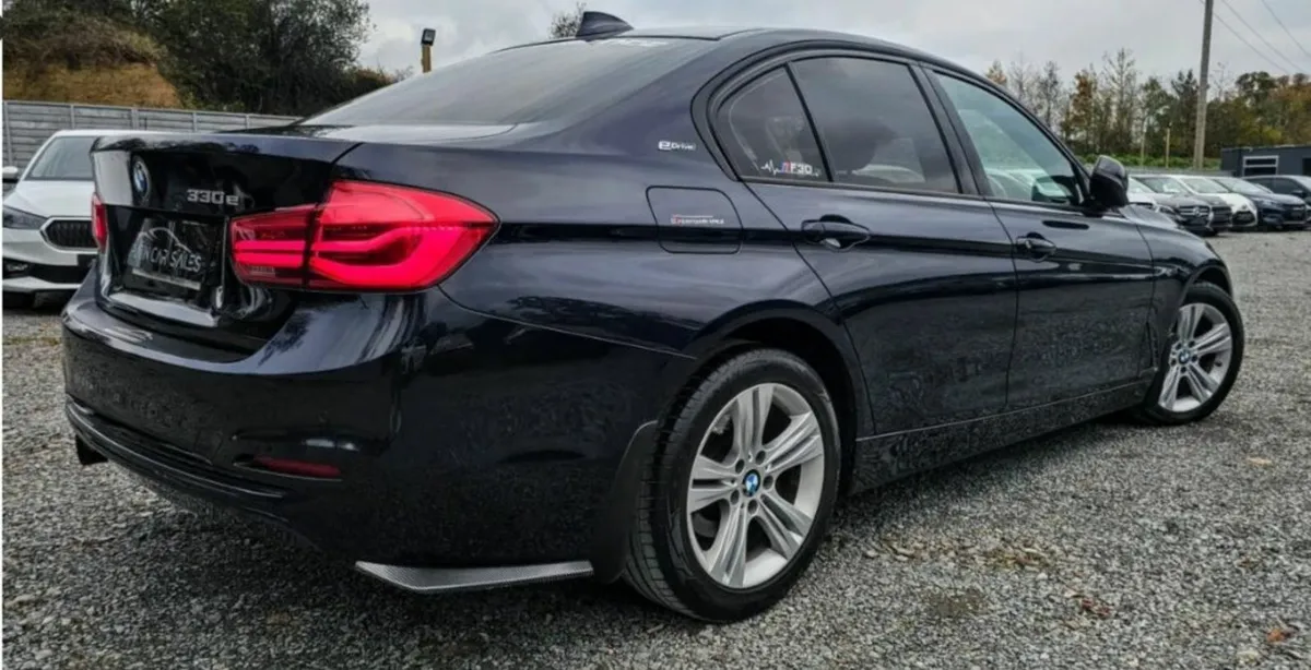 BMW 3-Series 2017 - Image 3