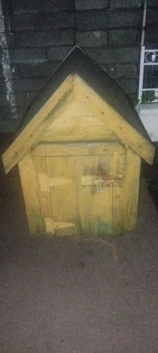 Small dog box with felt roof for sale - Image 2