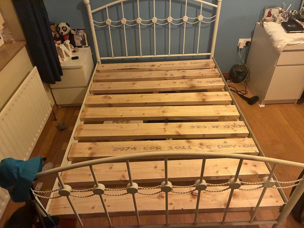 Bed frame - Image 1