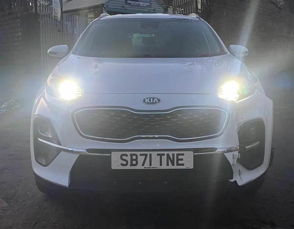 2022 kia Sportage damaged repairable - Image 2