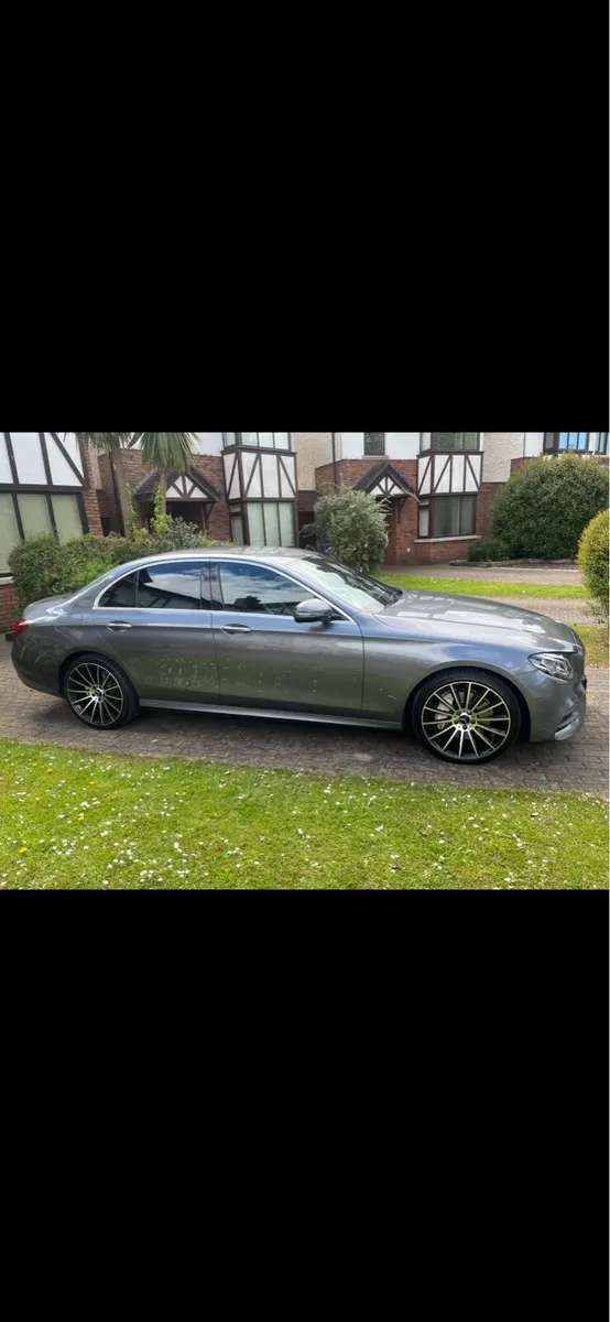 Mercedes Benz E200 AMG - Image 2