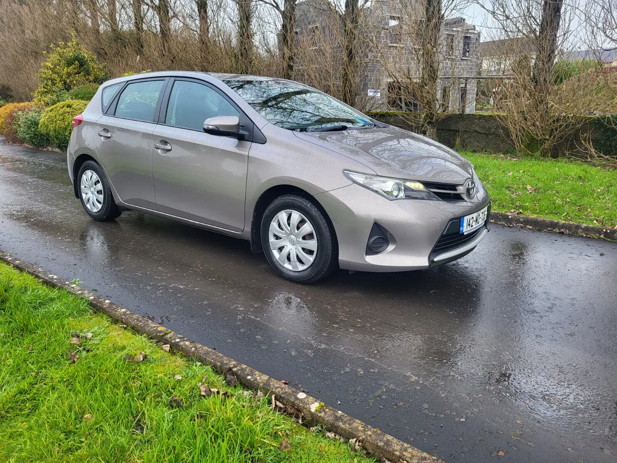 Toyota Auris  1.3 petrol 2014 - Image 1