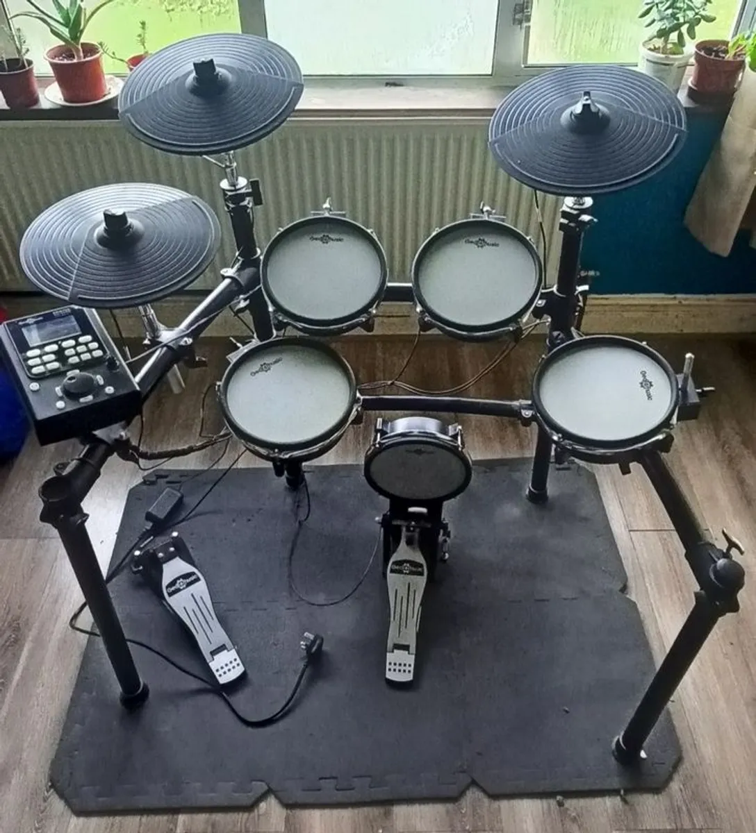 Electronic Drum Kit and amp - Image 1