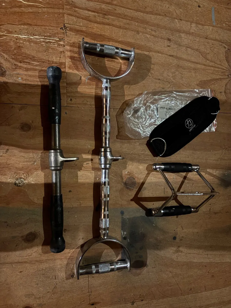 COMMERCIAL HEAVY DUTY GYM CABLE ATTACHMENTS.