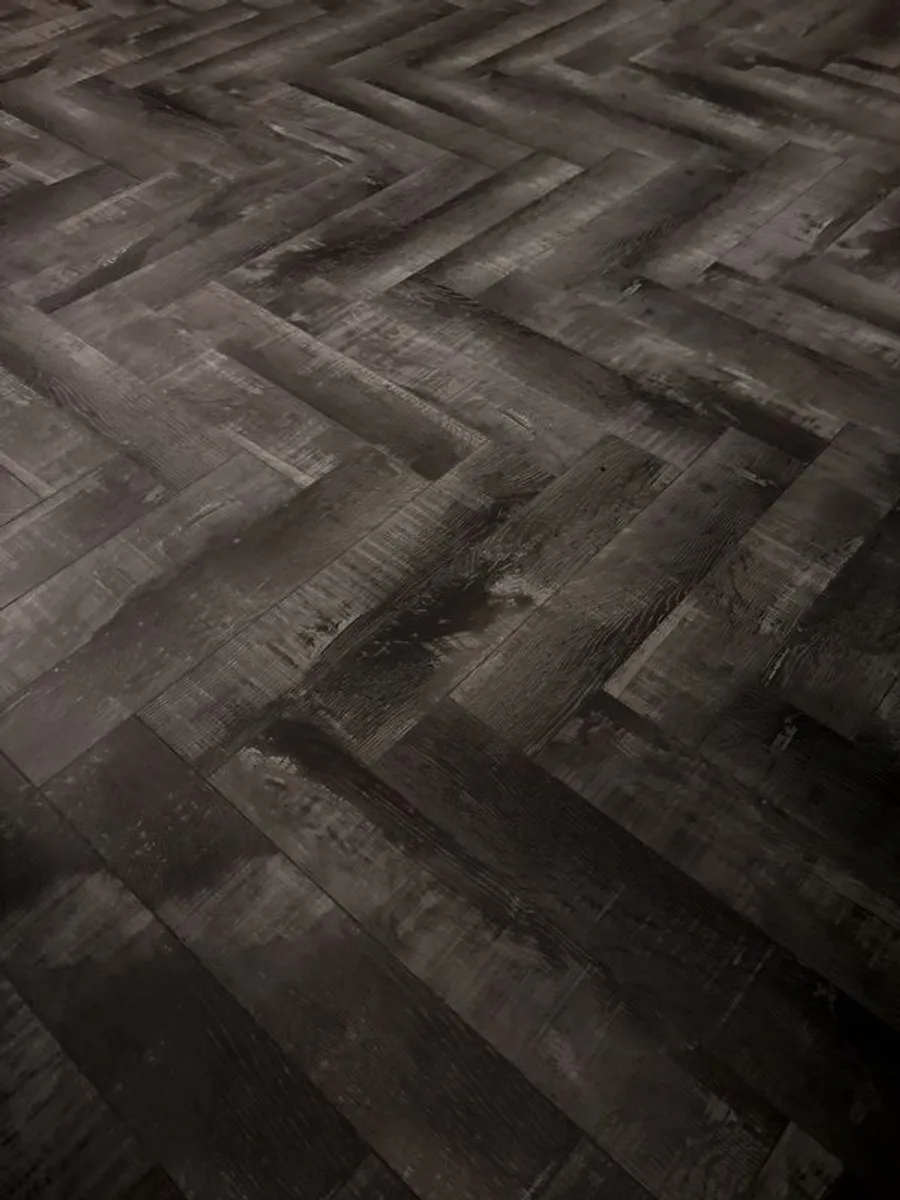 Dining Room Table & 6 Chairs - Image 1