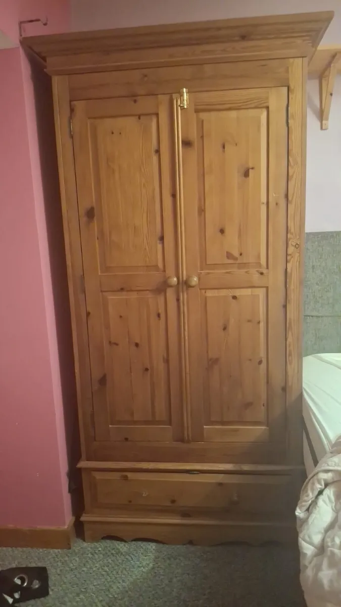 Wardrobe. In excellent condition - Image 1