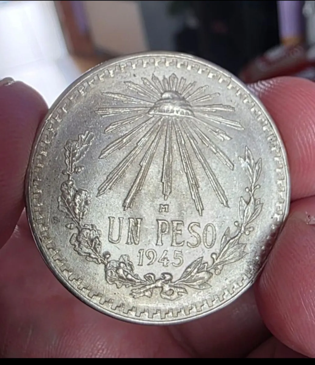 1945 mexican un peso - Image 1