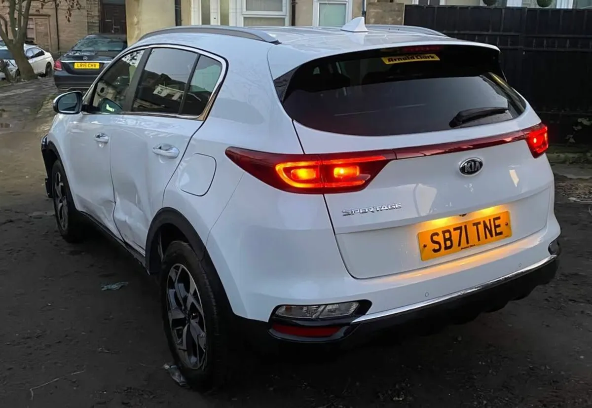 2022 kia Sportage damaged repairable - Image 4