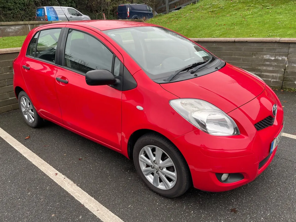 2011 Toyota Yaris 1.0 Sport - Image 2