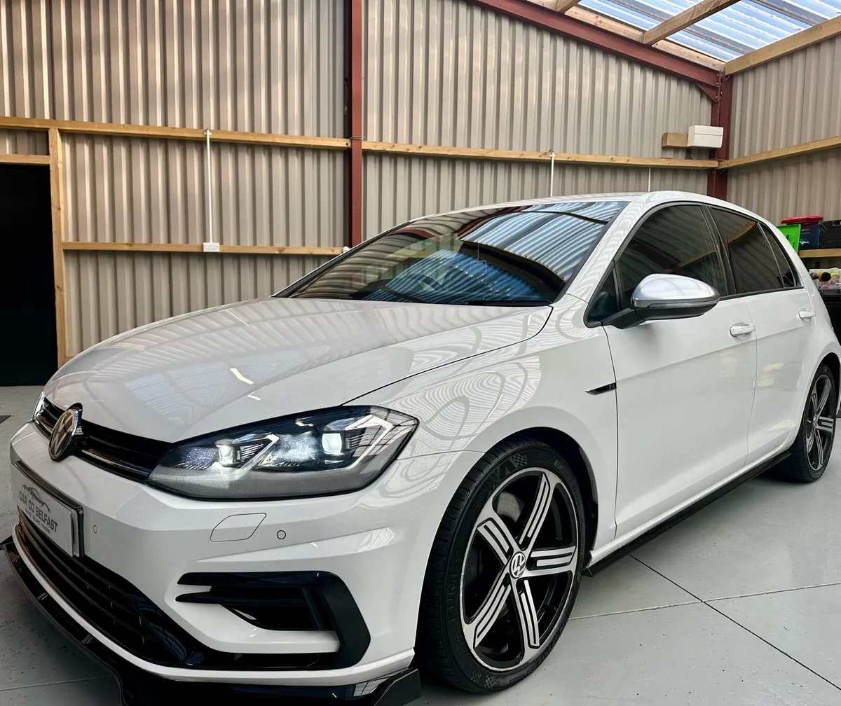 7.5 Volkswagen Golf R - Image 1