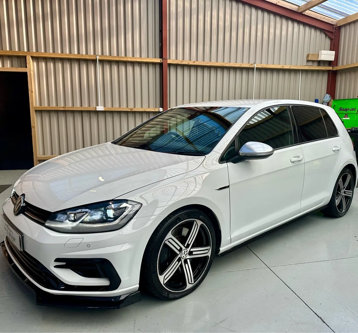 7.5 Volkswagen Golf R - Image 2