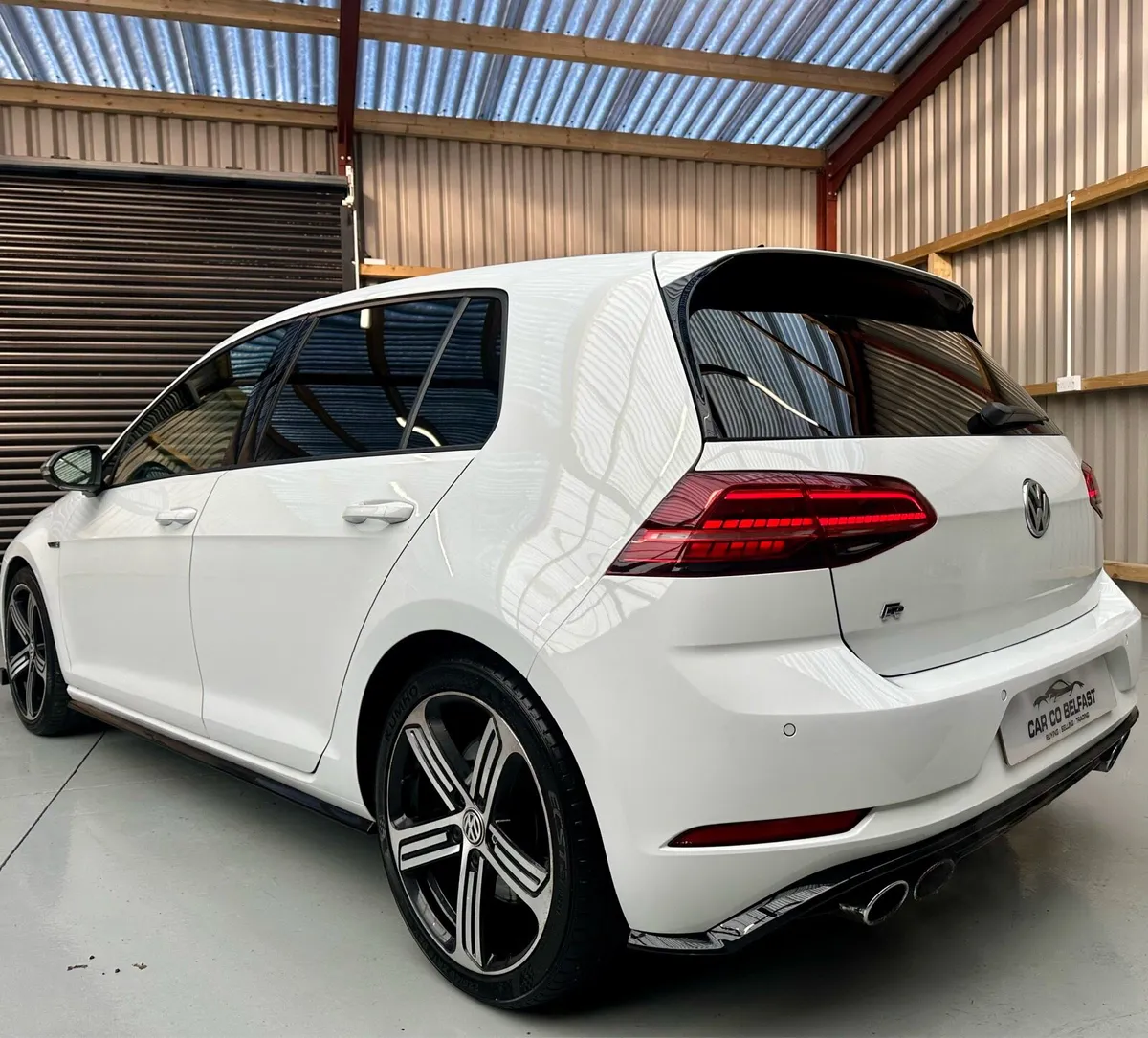 7.5 Volkswagen Golf R - Image 4