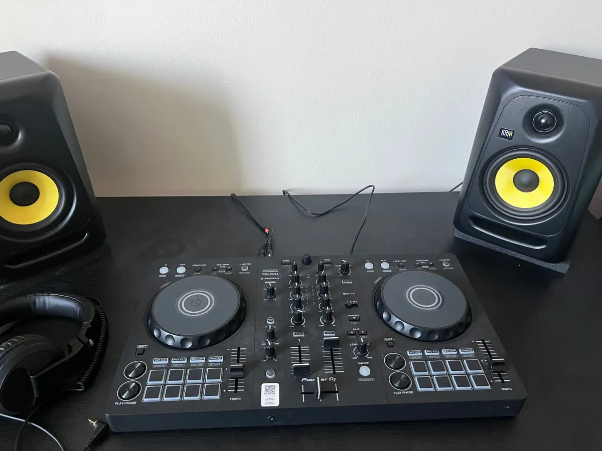 DDJ FLX4 Like New - Image 1