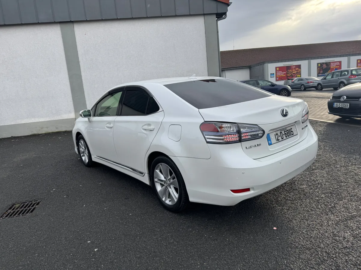 Lexus HS 2.5 Hybrid 2012 Automatic - Image 4