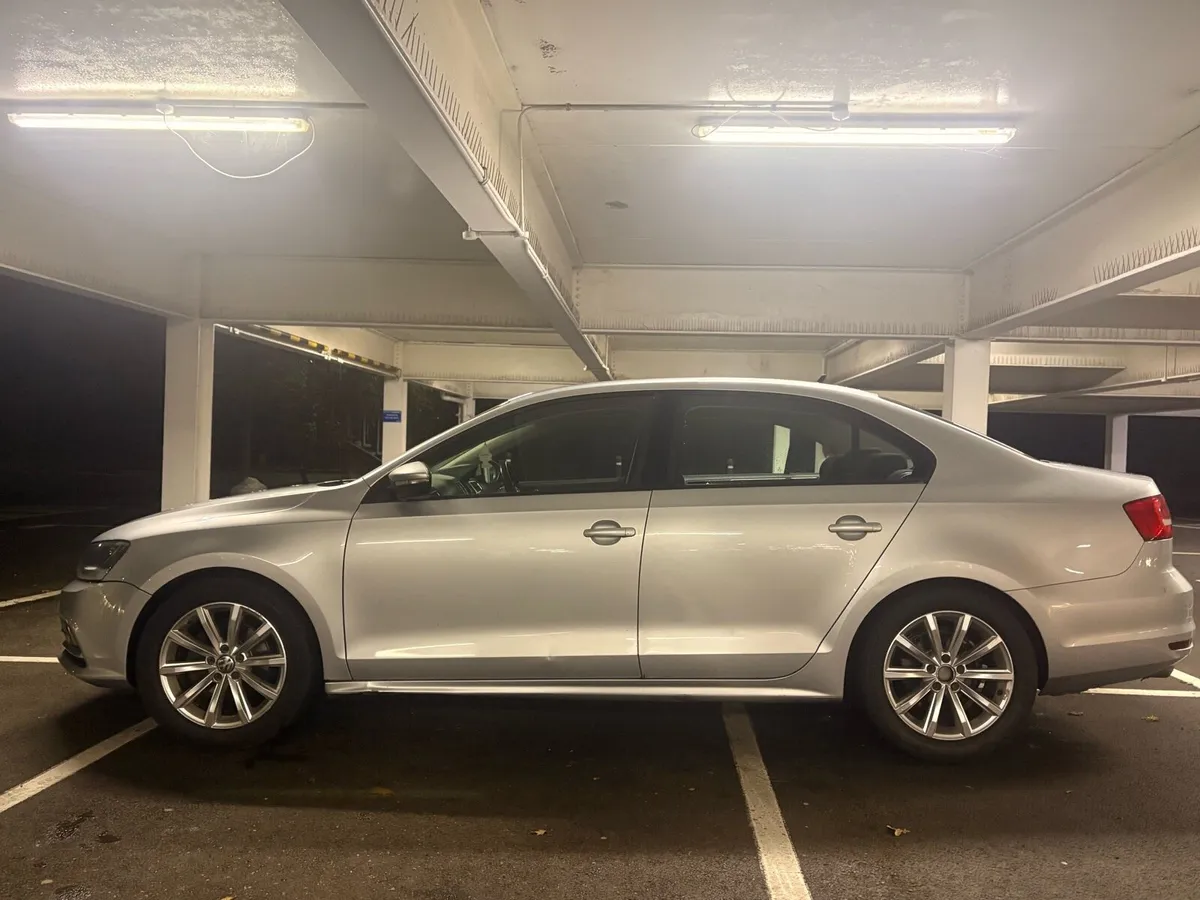 VOLKSWAGEN JETTA 2.0 AUTO - Image 2
