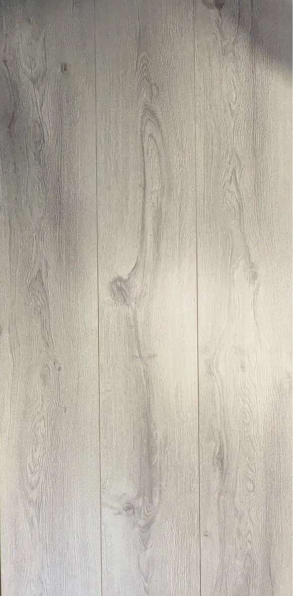 New laminate flooring - Image 3