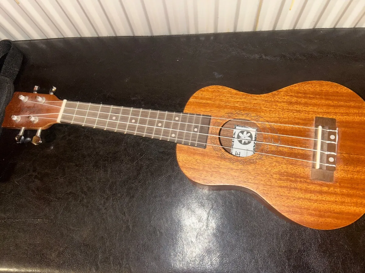Tanglewood ukulele - Image 2