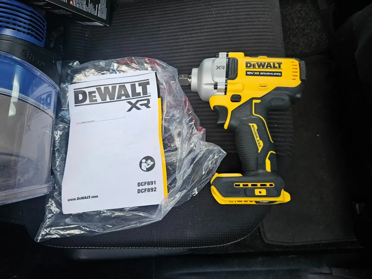 Dewalt DCF892 Corldess 1/2" Impact wrench - Image 1