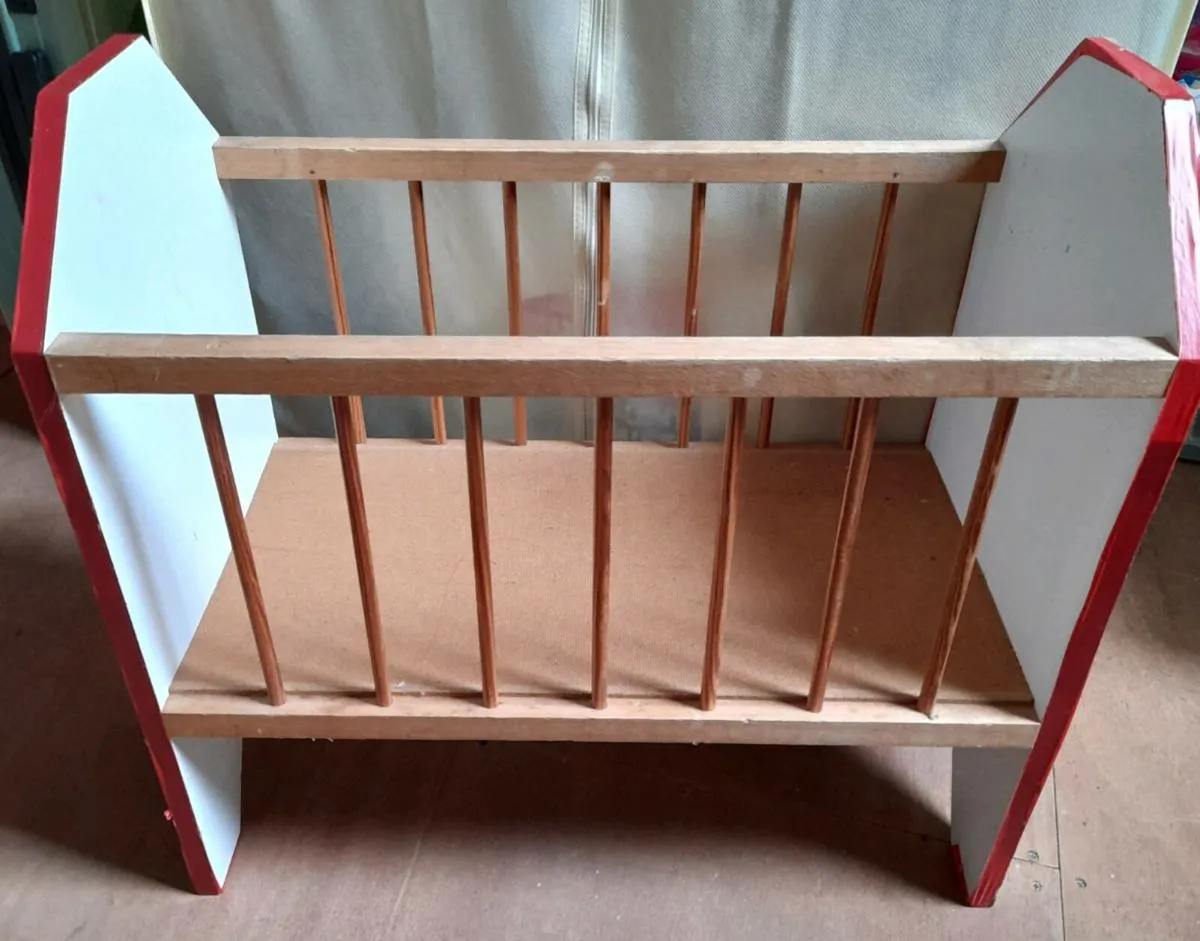 Sturdy wooden cot for dolls - Image 1