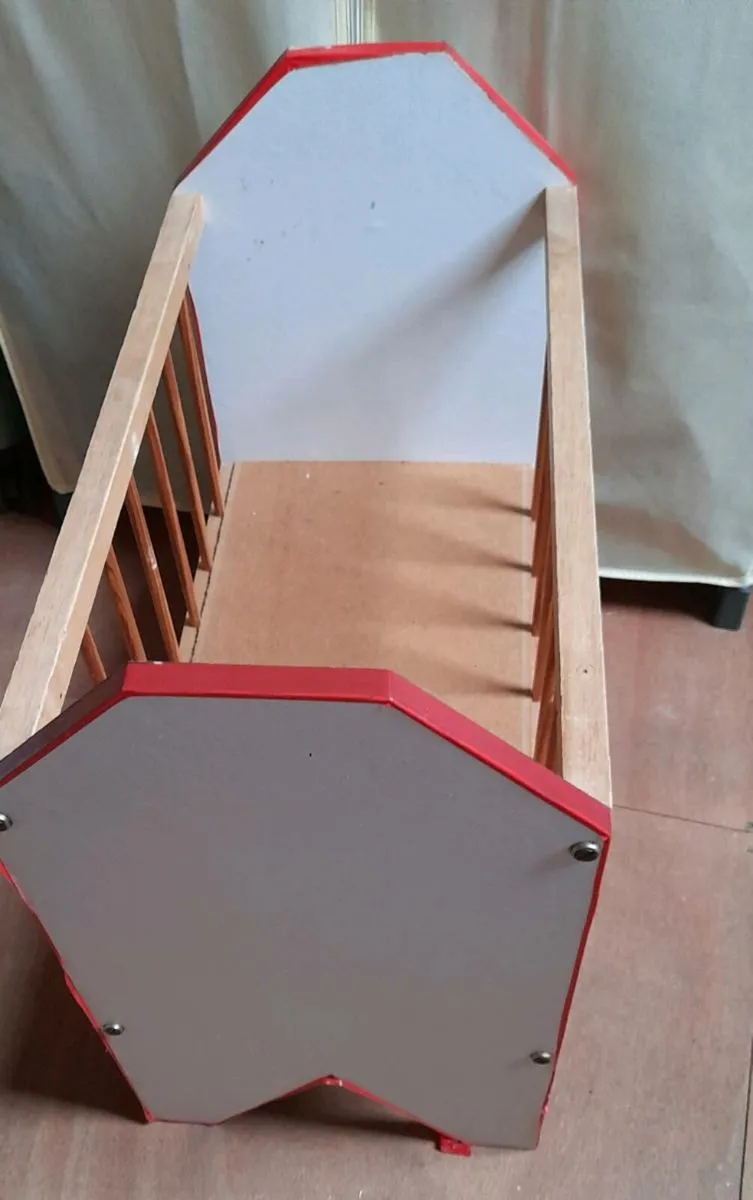 Sturdy wooden cot for dolls - Image 2