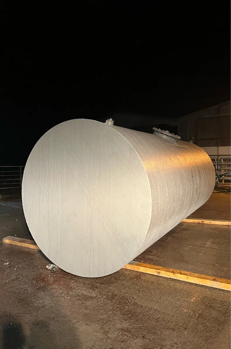 3000 gallon tank - Image 1