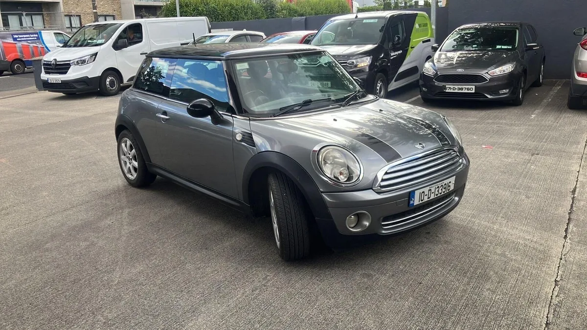 Mini Cooper 2010 - Image 1