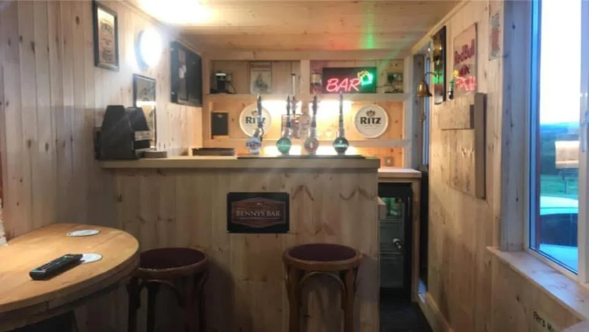 For hire Vintage  Bridgade  Bar - Image 3