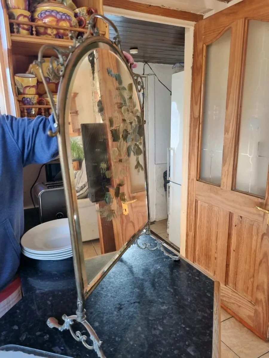 Antique fireguard - Image 1