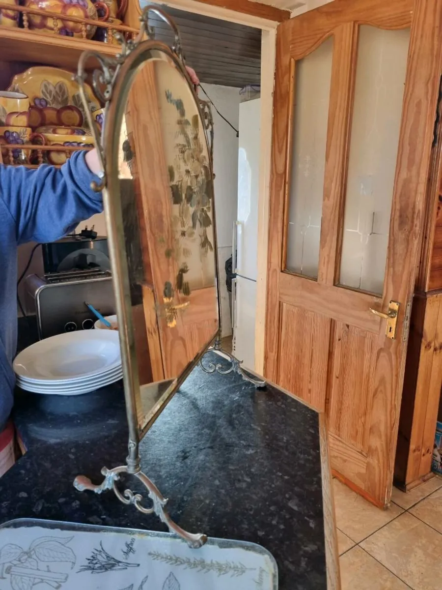 Antique fireguard - Image 2