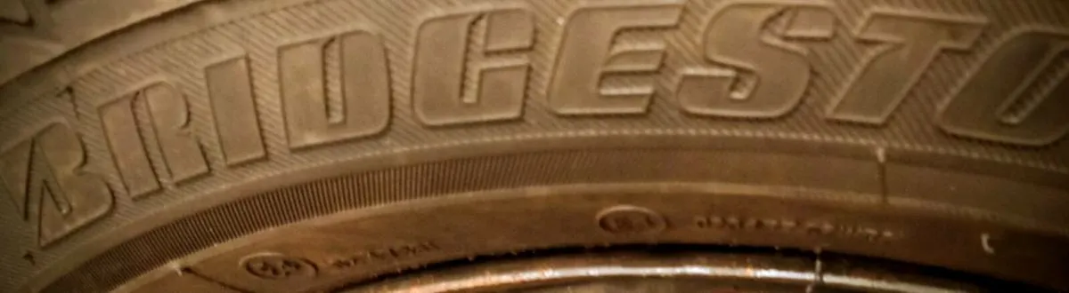 R 15s  tyers on rims like new... good brand... - Image 3