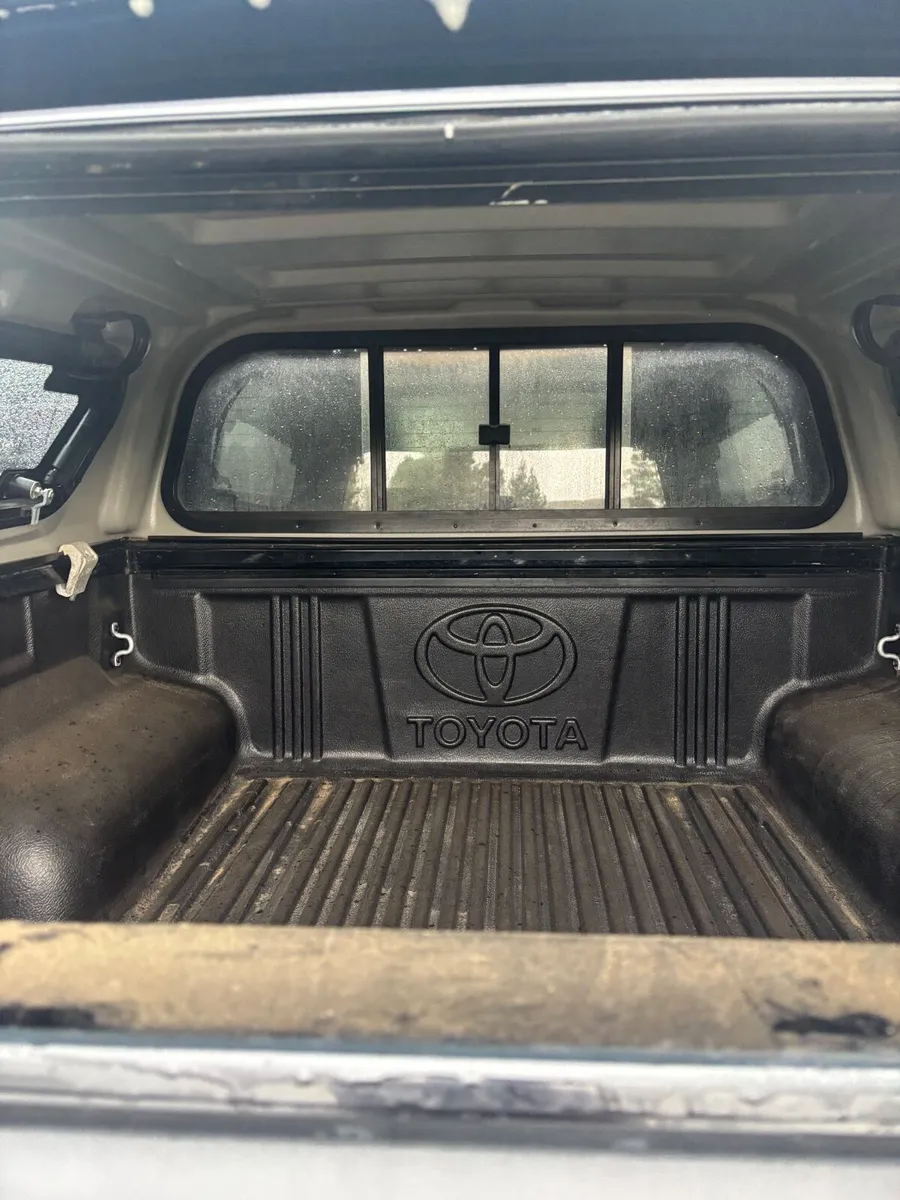 Genuine Toyota Hilux canopy - Image 3