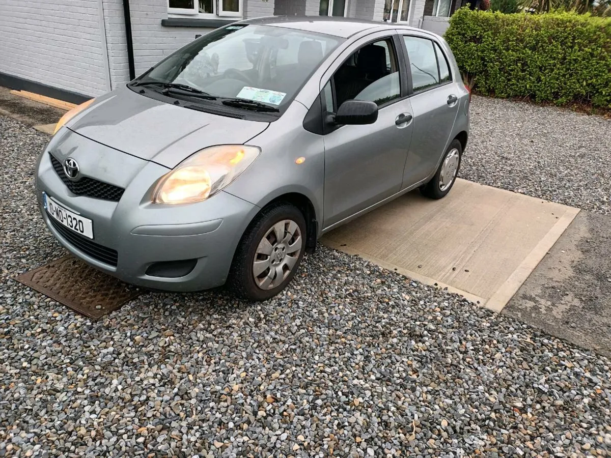 2010 Toyota yaris1,0 litre nct726 Taxed PRICE€3150 - Image 1