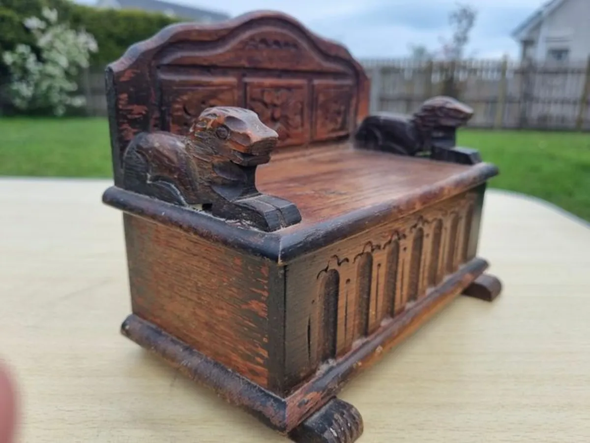 Wooden miniature vintage bench with music box - Image 2