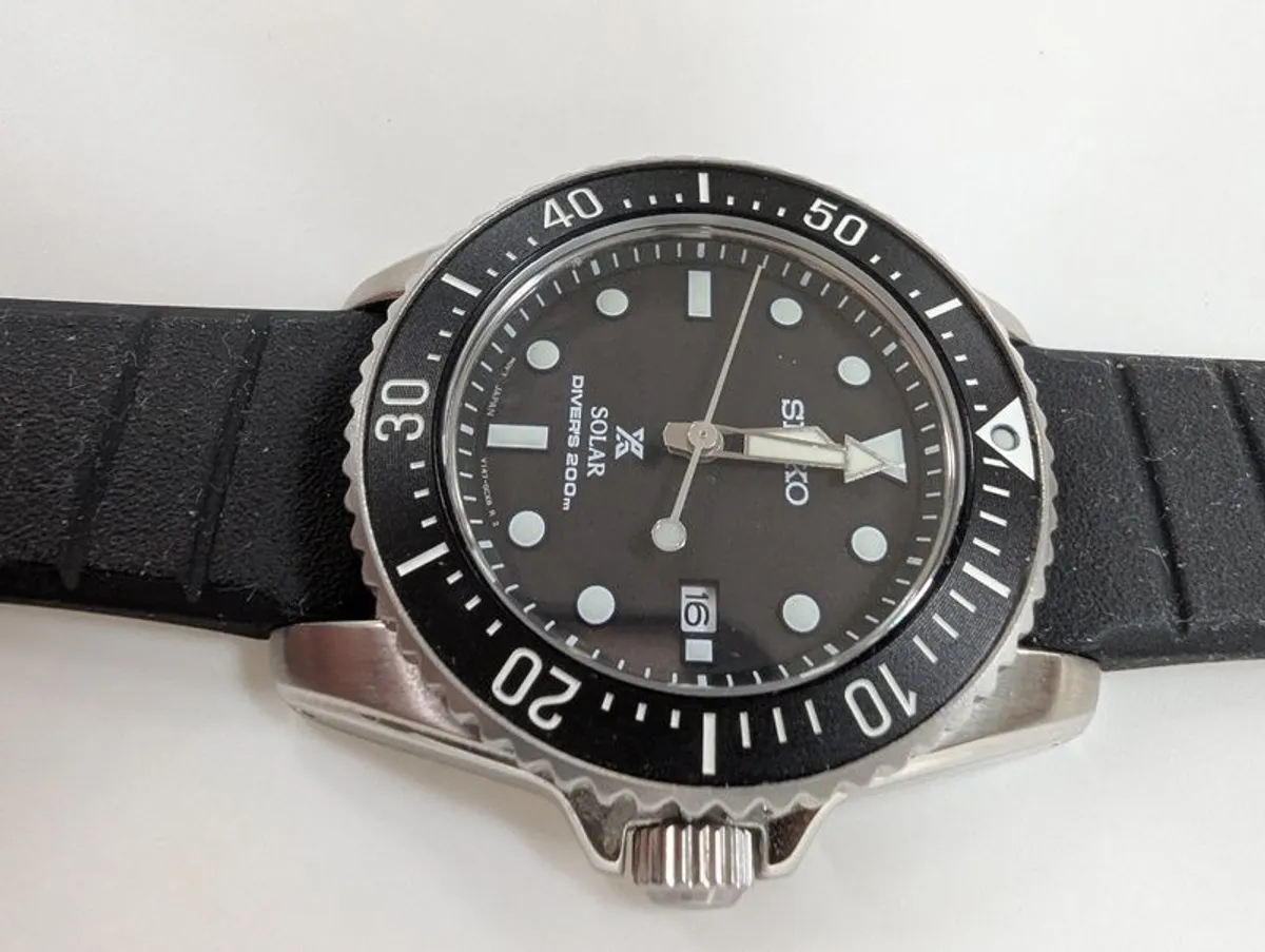 Seiko Solar Diver SNE573P1 38.5mm Excellent Condition - Image 3