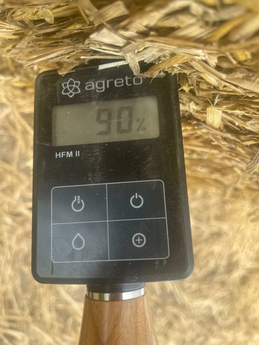 Chopped wheaten, and non chopped barley straw - Image 4