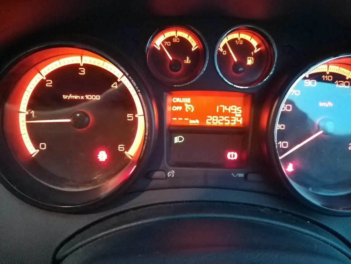 Peugeot 308 2011, Envy - Image 2