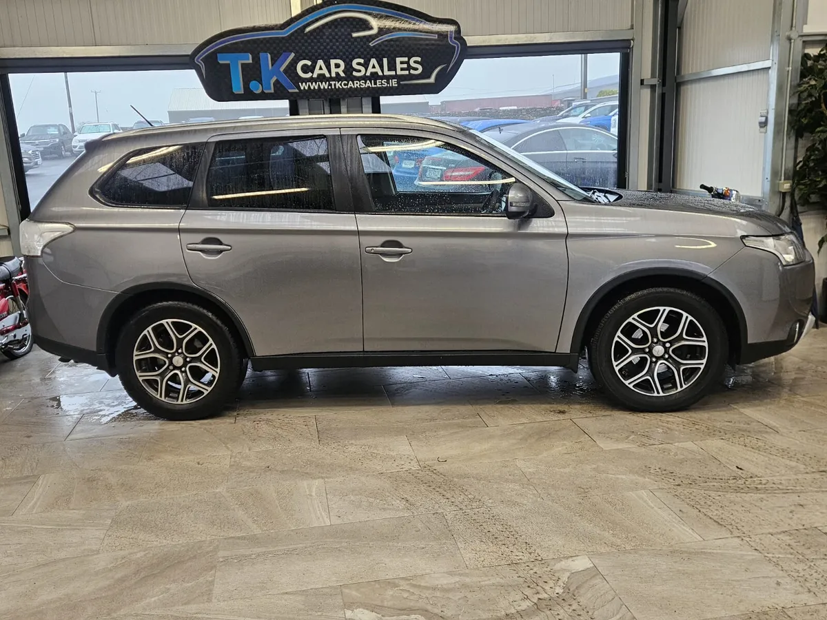 16 MITSUBISHI OUTLANDER 2.2 DIESEL 4WD 7 SEATER - Image 3