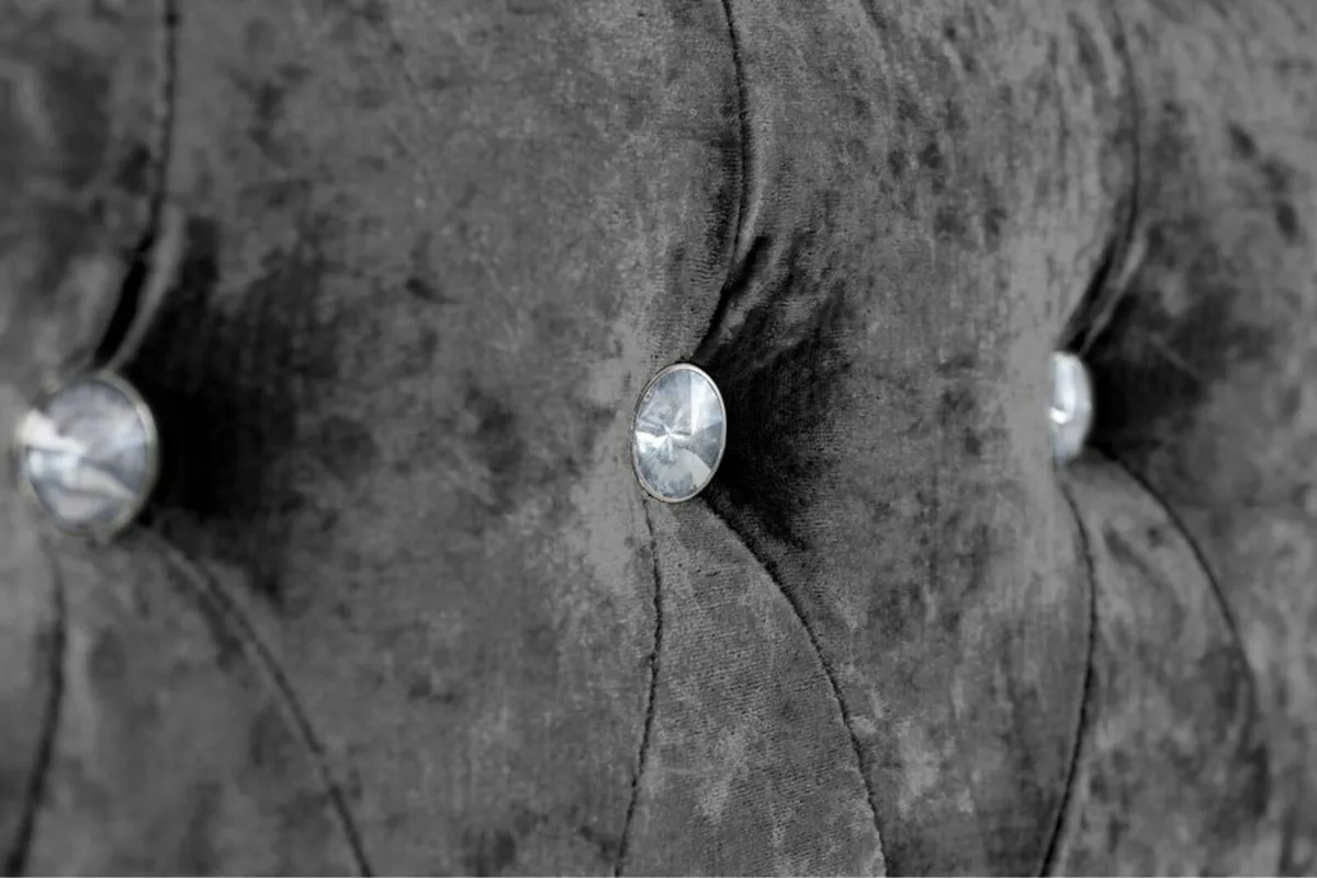 Stunning Diamond crushed velvet double bed - Image 1